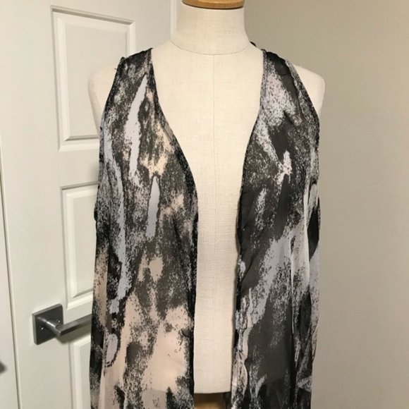 Staples Long Open front style sheer coverup One size - Picture 5 of 7